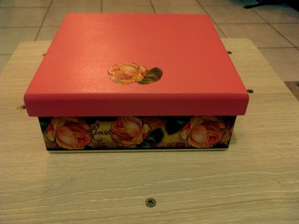 Caixa com decoupagem roses