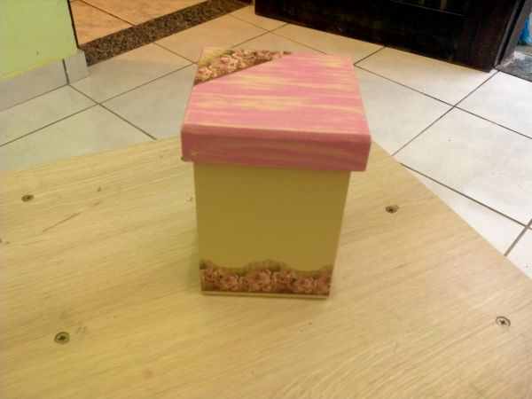 Pote porta treco ou lembrancinha com decoupagem