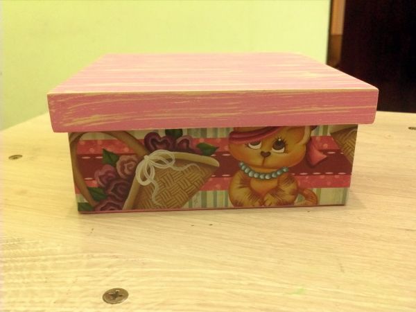 Caixa com decoupagem gatinha