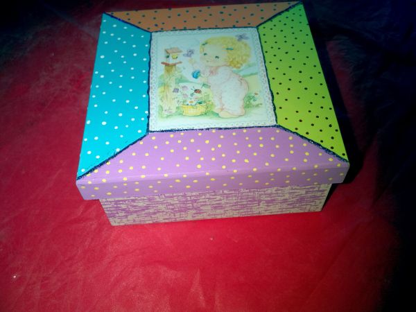 Caixa com decoupagem pintura especial