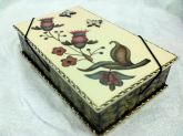 Caixa retangular com decoupagem, pintura especial e apliques