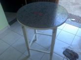 Restauração em mesa com pintura craquelê e carimbos