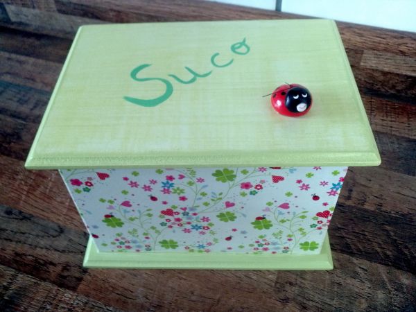 Porta Suco decorado com decoupagem e pintura especial