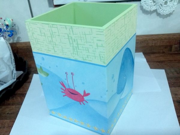 Caixa porta Treco Alta, com pintura especial e decoupagem