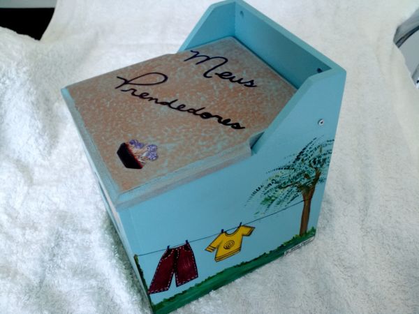 Porta Prendedor Máquina Lavar pintado a mão e decoupagem