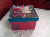 Caixa com decoupagem London e pintura especial
